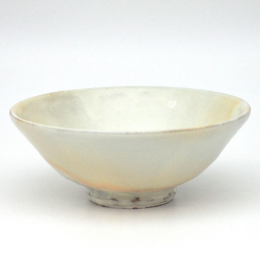 茶道具 平茶碗（ひらちゃわん） 平茶碗 粉引 陣内窯 抹茶茶碗は茶の湯文化である表千家・裏千家の茶道具や抹茶を専門に扱う千紀園（せんきえん）が通販で販売しています。茶会また初心者向けのお稽古用にご利用いただける抹茶碗です。贈り物・ギフトにも人気です。