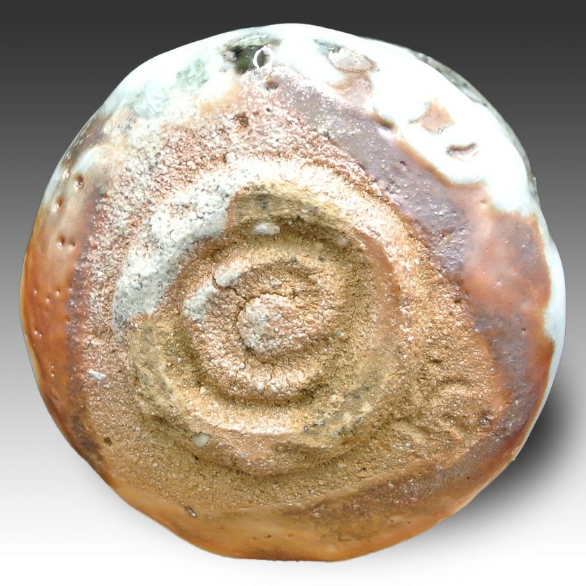 茶道具 抹茶茶碗（まっちゃちゃわん） 茶碗 金彩志野 大山 秀男 抹茶茶碗は茶の湯文化である表千家・裏千家の茶道具や抹茶を専門に扱う千紀園（せんきえん）が通販で販売しています。茶会また初心者向けのお稽古用にご利用いただける抹茶碗です。贈り物・ギフトにも人気です。