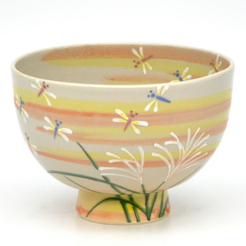 茶道具 抹茶茶碗（まっちゃちゃわん） 茶碗  トンボに芒（すすき） 水出 宋絢 抹茶茶碗は茶の湯文化である表千家・裏千家の茶道具や抹茶を専門に扱う千紀園（せんきえん）が通販で販売しています。茶会また初心者向けのお稽古用にご利用いただける抹茶碗です。贈り物・ギフトにも人気です。