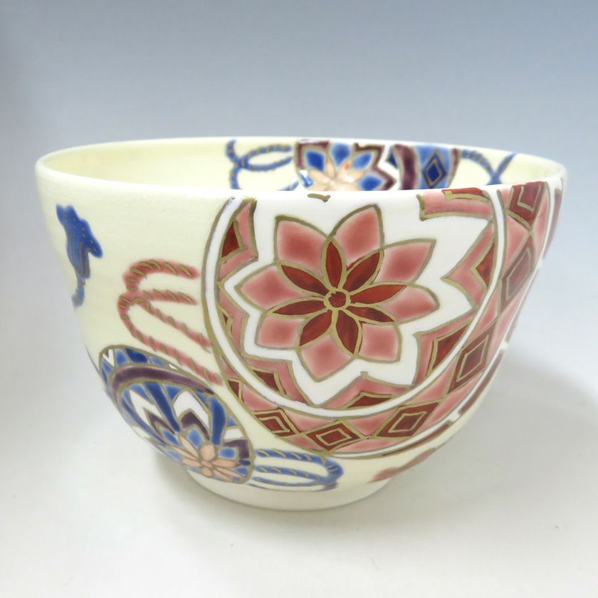 茶道具 抹茶茶碗（まっちゃちゃわん） 茶碗 色絵 手鞠 加藤 永山 抹茶茶碗は茶の湯文化である表千家・裏千家の茶道具や抹茶を専門に扱う千紀園（せんきえん）が通販で販売しています。茶会また初心者向けのお稽古用にご利用いただける抹茶碗です。贈り物・ギフトにも人気です。