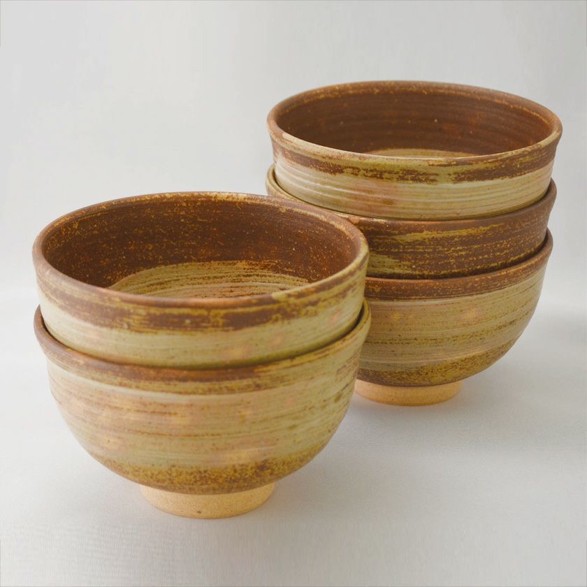 茶道具 数茶碗（かずちゃわん） 伊羅保刷毛目 数茶碗（５客入） 西尾 香舟 抹茶茶碗は茶の湯文化である表千家・裏千家の茶道具や抹茶を専門に扱う千紀園（せんきえん）が通販で販売しています。茶会また初心者向けのお稽古用にご利用いただける抹茶碗です。贈り物・ギフトにも人気です。