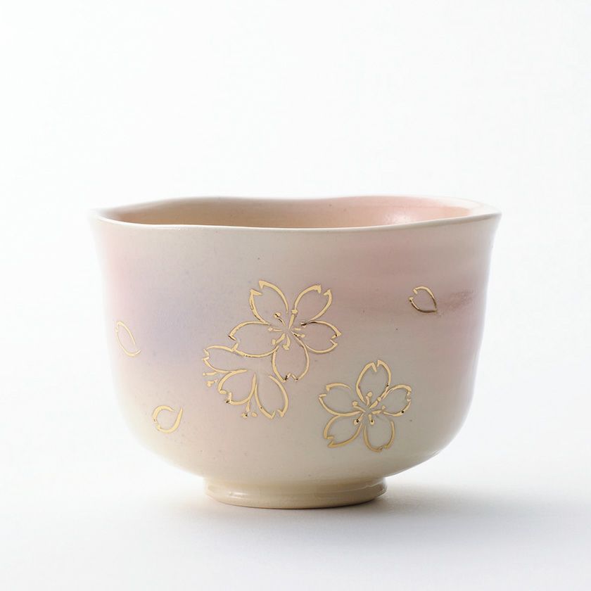 茶道具 抹茶茶碗（まっちゃちゃわん） 万能碗 桜 楽入窯 抹茶茶碗は茶の湯文化である表千家・裏千家の茶道具や抹茶を専門に扱う千紀園（せんきえん）が通販で販売しています。茶会また初心者向けのお稽古用にご利用いただける抹茶碗です。贈り物・ギフトにも人気です。
