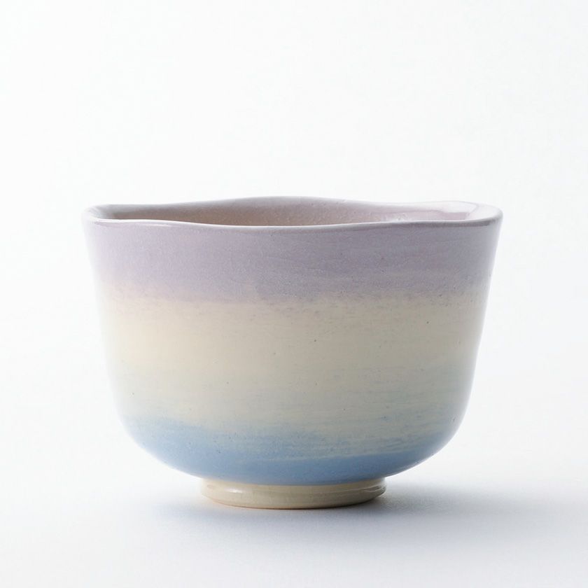 茶道具 抹茶茶碗（まっちゃちゃわん） 万能碗 薫風 楽入窯 抹茶茶碗は茶の湯文化である表千家・裏千家の茶道具や抹茶を専門に扱う千紀園（せんきえん）が通販で販売しています。茶会また初心者向けのお稽古用にご利用いただける抹茶碗です。贈り物・ギフトにも人気です。