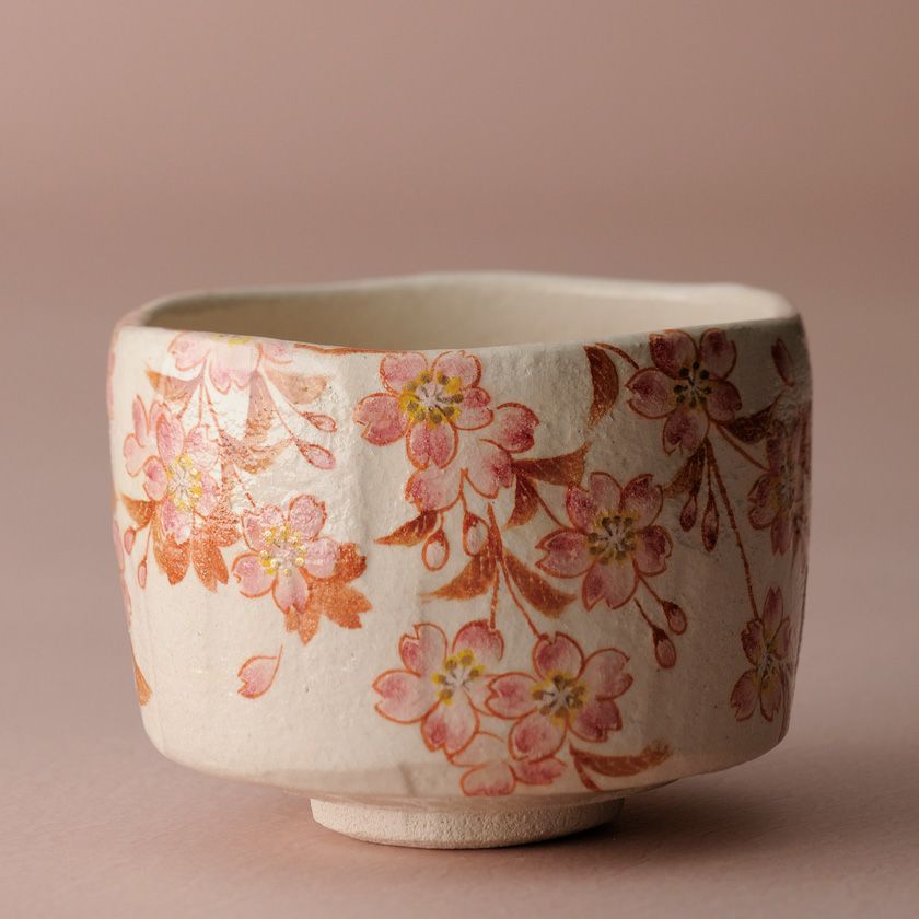 茶道具 抹茶茶碗（まっちゃちゃわん） 季節茶碗 紅桜 吉村 楽入 抹茶茶碗は茶の湯文化である表千家・裏千家の茶道具や抹茶を専門に扱う千紀園（せんきえん）が通販で販売しています。茶会また初心者向けのお稽古用にご利用いただける抹茶碗です。贈り物・ギフトにも人気です。