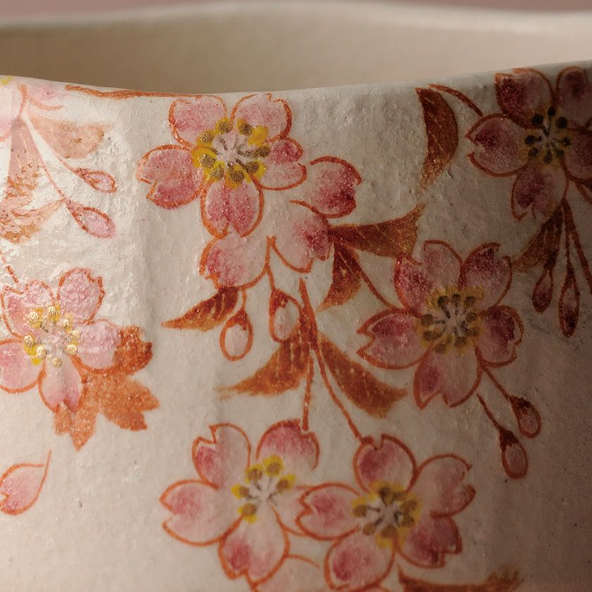 茶道具 抹茶茶碗（まっちゃちゃわん） 季節茶碗 紅桜 吉村 楽入 抹茶茶碗は茶の湯文化である表千家・裏千家の茶道具や抹茶を専門に扱う千紀園（せんきえん）が通販で販売しています。茶会また初心者向けのお稽古用にご利用いただける抹茶碗です。贈り物・ギフトにも人気です。