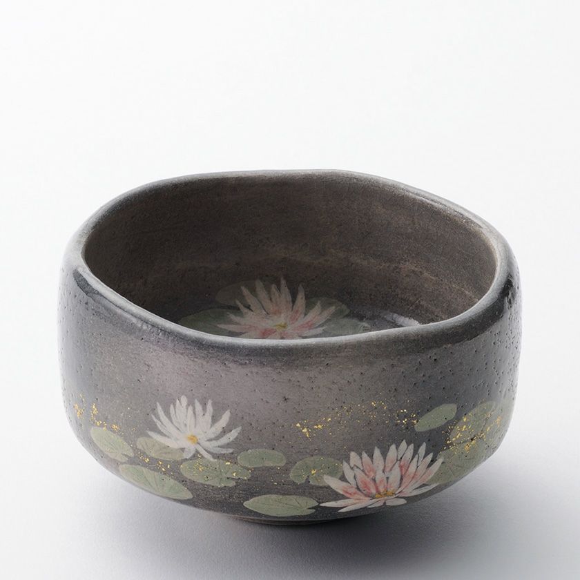 茶道具 平茶碗（ひらちゃわん） 季節茶碗 馬盥形 蓮の絵 吉村楽入 抹茶茶碗は茶の湯文化である表千家・裏千家の茶道具や抹茶を専門に扱う千紀園（せんきえん）が通販で販売しています。茶会また初心者向けのお稽古用にご利用いただける抹茶碗です。贈り物・ギフトにも人気です。