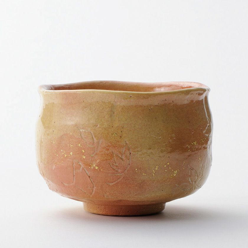 茶道具 抹茶茶碗（まっちゃちゃわん） 季節茶碗 吹き寄せ彫り 吉村 楽入 抹茶茶碗は茶の湯文化である表千家・裏千家の茶道具や抹茶を専門に扱う千紀園（せんきえん）が通販で販売しています。茶会また初心者向けのお稽古用にご利用いただける抹茶碗です。贈り物・ギフトにも人気です。