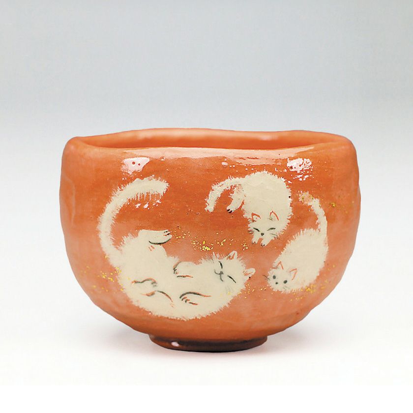 茶道具 抹茶茶碗（まっちゃちゃわん） 季節茶碗 猫のたわむれ 吉村 楽入 抹茶茶碗は茶の湯文化である表千家・裏千家の茶道具や抹茶を専門に扱う千紀園（せんきえん）が通販で販売しています。茶会また初心者向けのお稽古用にご利用いただける抹茶碗です。贈り物・ギフトにも人気です。