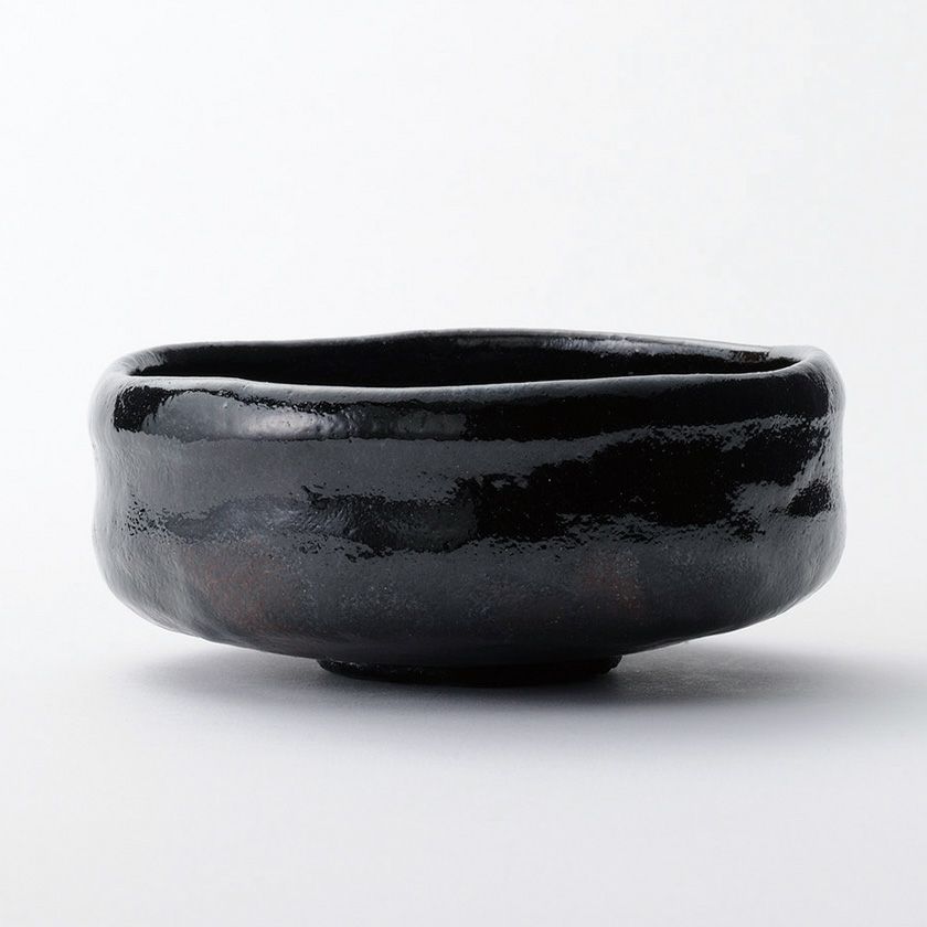 茶道具 楽茶碗（らくちゃわん） 茶碗 馬盥形 朱黒楽 吉村 楽入 抹茶茶碗は茶の湯文化である表千家・裏千家の茶道具や抹茶を専門に扱う千紀園（せんきえん）が通販で販売しています。茶会また初心者向けのお稽古用にご利用いただける抹茶碗です。贈り物・ギフトにも人気です。