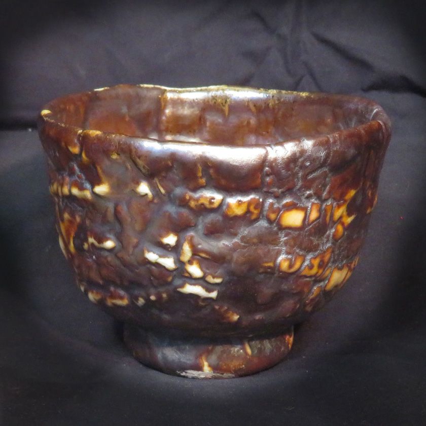 茶道具 抹茶茶碗（まっちゃちゃわん） 黒志野 茶碗 信楽焼 灰塚窯 木戸 貞昭 抹茶茶碗は茶の湯文化である表千家・裏千家の茶道具や抹茶を専門に扱う千紀園（せんきえん）が通販で販売しています。茶会また初心者向けのお稽古用にご利用いただける抹茶碗です。贈り物・ギフトにも人気です。