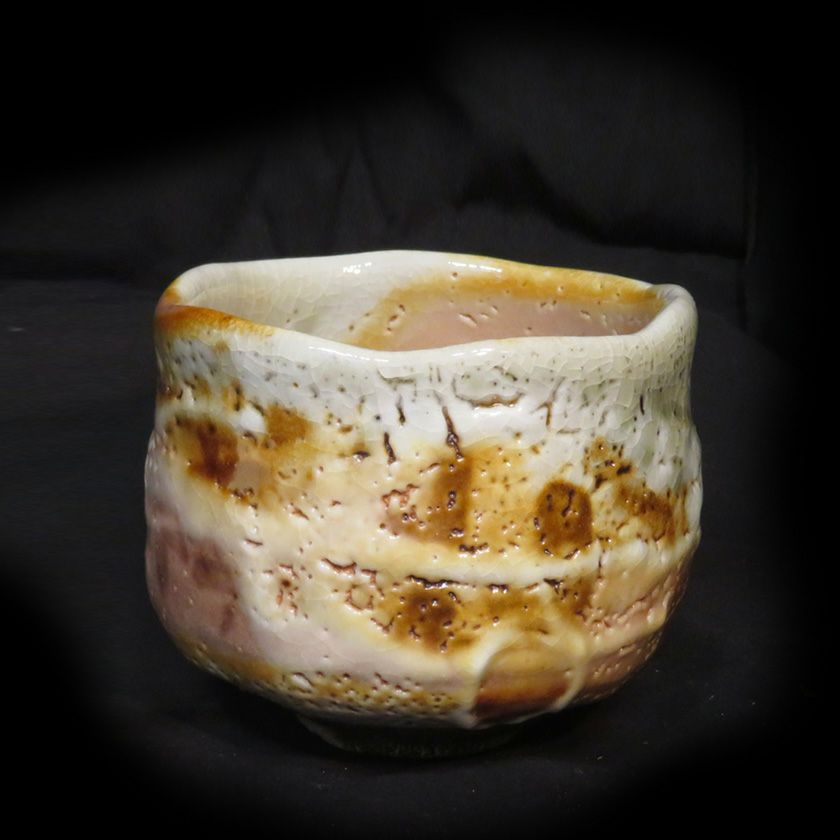 茶道具 抹茶茶碗（まっちゃちゃわん） はふり志野 茶碗 信楽焼 灰塚窯 木戸 貞昭 抹茶茶碗は茶の湯文化である表千家・裏千家の茶道具や抹茶を専門に扱う千紀園（せんきえん）が通販で販売しています。茶会また初心者向けのお稽古用にご利用いただける抹茶碗です。贈り物・ギフトにも人気です。