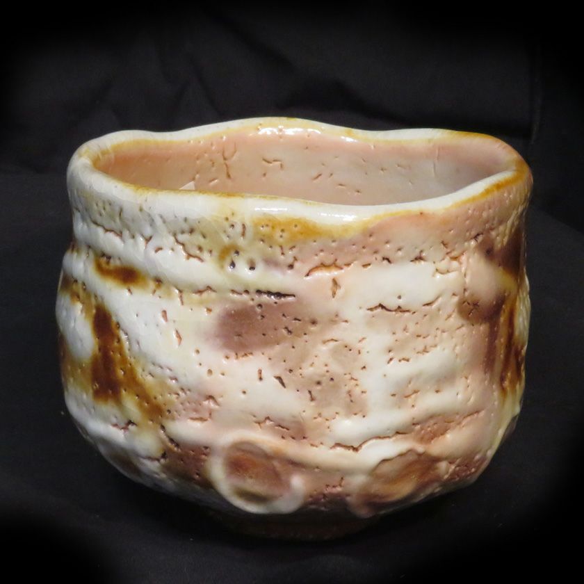 茶道具 抹茶茶碗（まっちゃちゃわん） はふり志野 茶碗 信楽焼 灰塚窯 木戸 貞昭 抹茶茶碗は茶の湯文化である表千家・裏千家の茶道具や抹茶を専門に扱う千紀園（せんきえん）が通販で販売しています。茶会また初心者向けのお稽古用にご利用いただける抹茶碗です。贈り物・ギフトにも人気です。