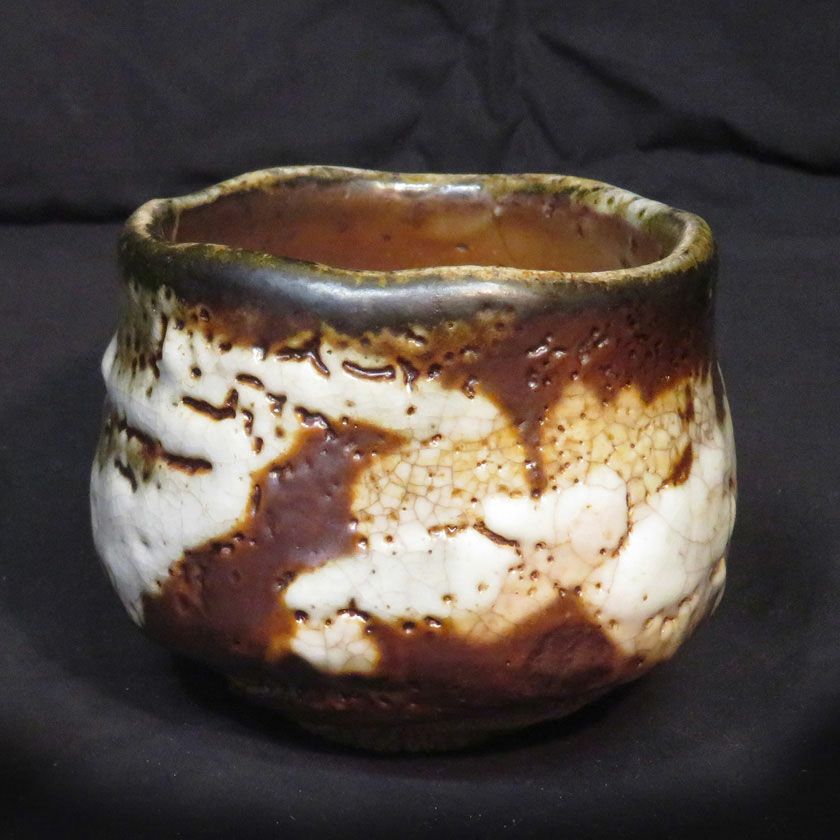 茶道具 抹茶茶碗（まっちゃちゃわん） はふり志野 茶碗 信楽焼 灰塚窯 木戸 貞昭 抹茶茶碗は茶の湯文化である表千家・裏千家の茶道具や抹茶を専門に扱う千紀園（せんきえん）が通販で販売しています。茶会また初心者向けのお稽古用にご利用いただける抹茶碗です。贈り物・ギフトにも人気です。