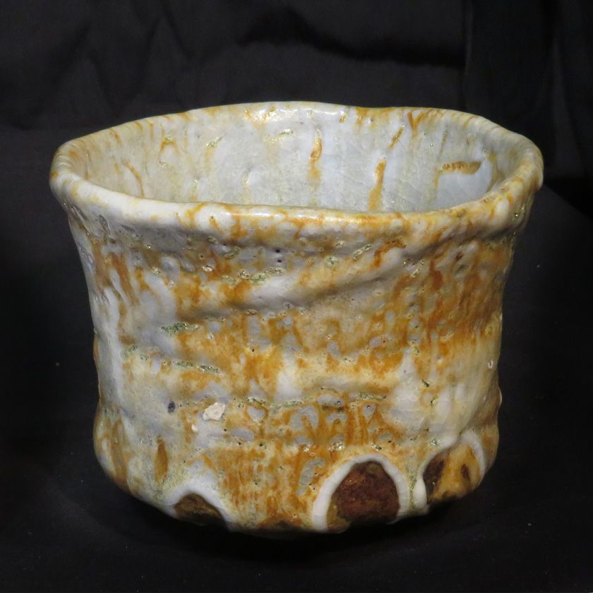 茶道具 抹茶茶碗（まっちゃちゃわん） 土灰志野 茶碗 信楽焼 灰塚窯 木戸 貞昭 抹茶茶碗は茶の湯文化である表千家・裏千家の茶道具や抹茶を専門に扱う千紀園（せんきえん）が通販で販売しています。茶会また初心者向けのお稽古用にご利用いただける抹茶碗です。贈り物・ギフトにも人気です。