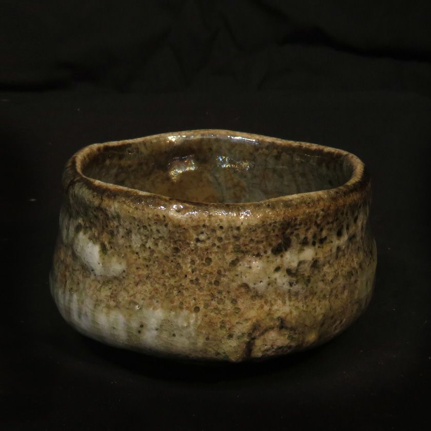 茶道具 抹茶茶碗（まっちゃちゃわん） 土灰志野 バタライ 茶碗 信楽焼 灰塚窯 木戸 貞昭 抹茶茶碗は茶の湯文化である表千家・裏千家の茶道具や抹茶を専門に扱う千紀園（せんきえん）が通販で販売しています。茶会また初心者向けのお稽古用にご利用いただける抹茶碗です。贈り物・ギフトにも人気です。