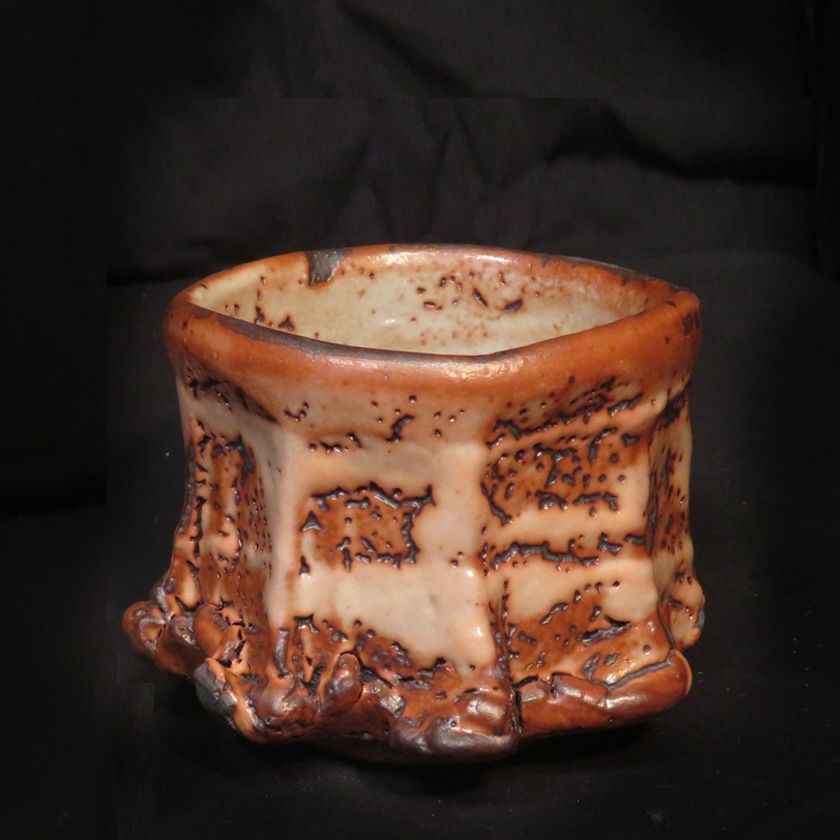 茶道具 抹茶茶碗（まっちゃちゃわん） 赤志野 シノギ 茶碗 信楽焼 灰塚窯 木戸 貞昭 抹茶茶碗は茶の湯文化である表千家・裏千家の茶道具や抹茶を専門に扱う千紀園（せんきえん）が通販で販売しています。茶会また初心者向けのお稽古用にご利用いただける抹茶碗です。贈り物・ギフトにも人気です。