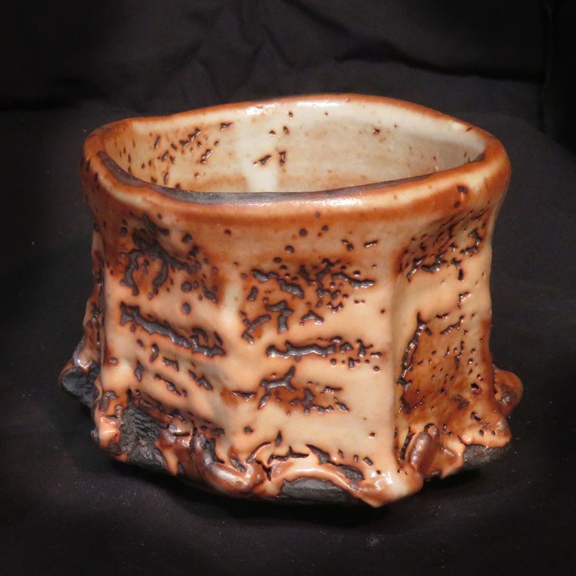 茶道具 抹茶茶碗（まっちゃちゃわん） 赤志野 シノギ 茶碗 信楽焼 灰塚窯 木戸 貞昭 抹茶茶碗は茶の湯文化である表千家・裏千家の茶道具や抹茶を専門に扱う千紀園（せんきえん）が通販で販売しています。茶会また初心者向けのお稽古用にご利用いただける抹茶碗です。贈り物・ギフトにも人気です。