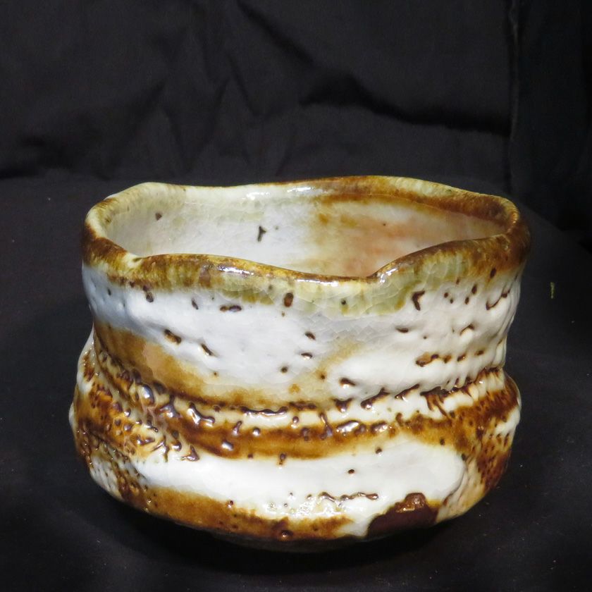 茶道具 抹茶茶碗（まっちゃちゃわん） はふり志野 茶碗 信楽焼 灰塚窯 木戸 貞昭 抹茶茶碗は茶の湯文化である表千家・裏千家の茶道具や抹茶を専門に扱う千紀園（せんきえん）が通販で販売しています。茶会また初心者向けのお稽古用にご利用いただける抹茶碗です。贈り物・ギフトにも人気です。