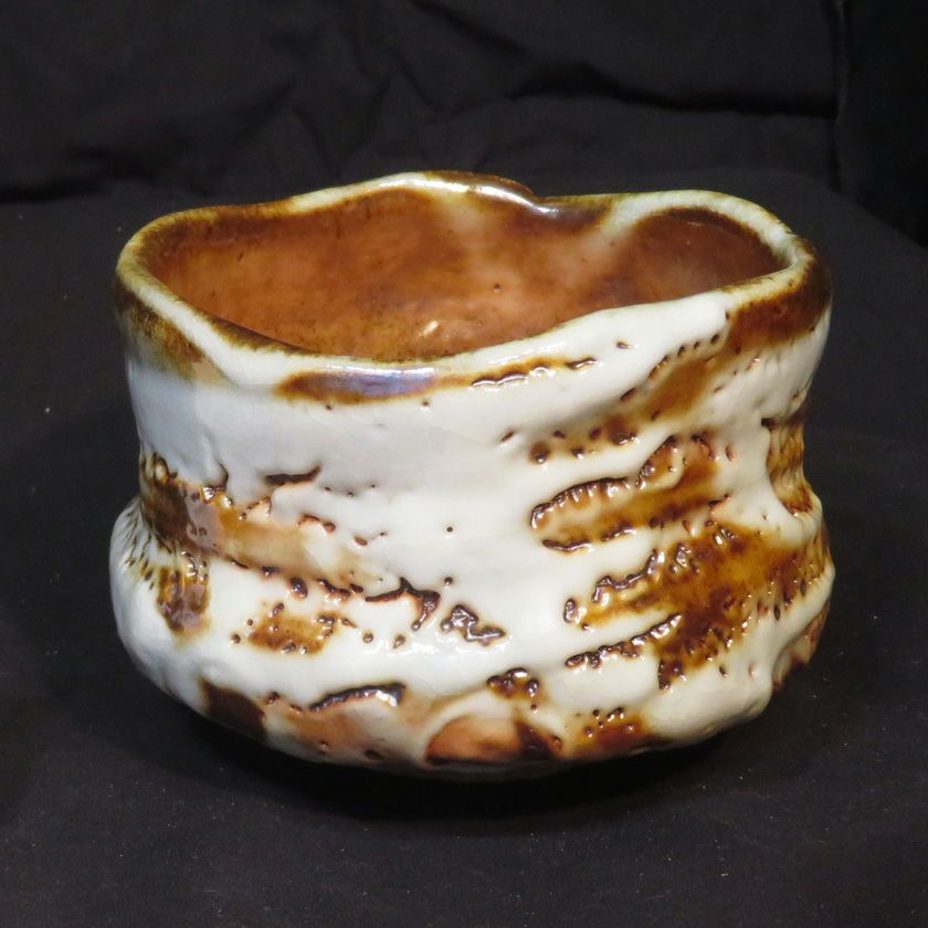 茶道具 抹茶茶碗（まっちゃちゃわん） はふり志野 茶碗 信楽焼 灰塚窯 木戸 貞昭 抹茶茶碗は茶の湯文化である表千家・裏千家の茶道具や抹茶を専門に扱う千紀園（せんきえん）が通販で販売しています。茶会また初心者向けのお稽古用にご利用いただける抹茶碗です。贈り物・ギフトにも人気です。