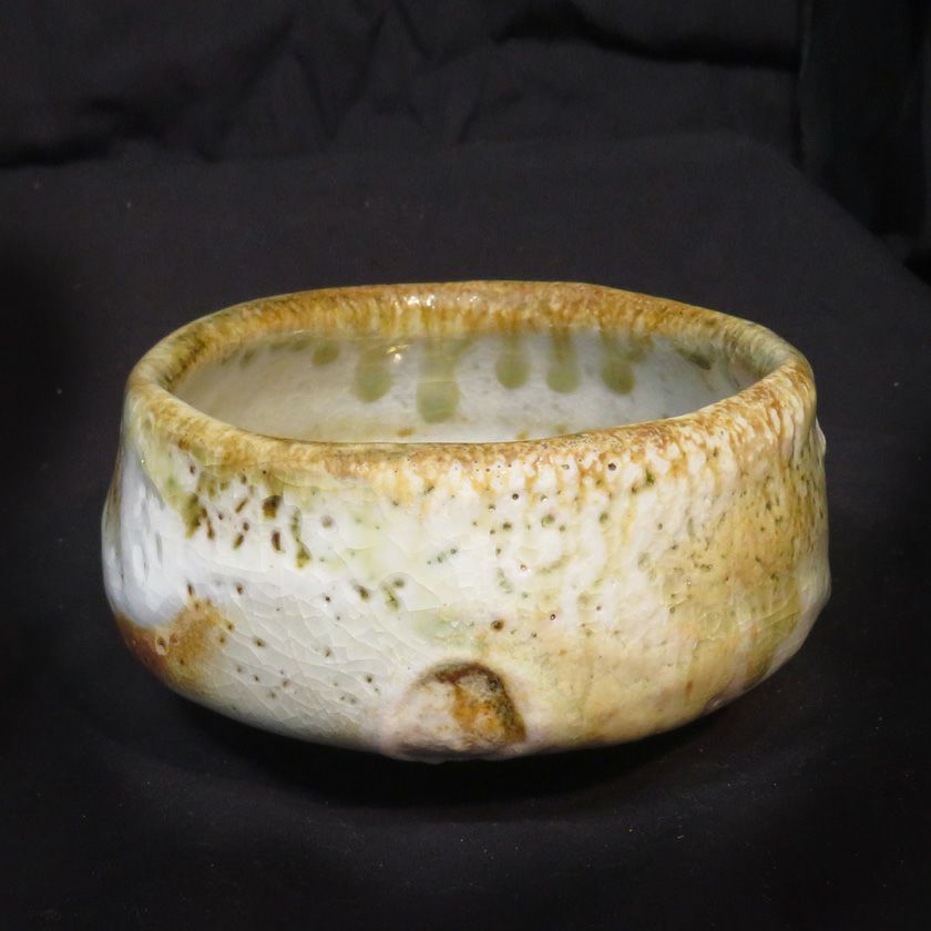 茶道具 抹茶茶碗（まっちゃちゃわん） はふり志野 バタライ 茶碗 信楽焼 灰塚窯 木戸 貞昭 抹茶茶碗は茶の湯文化である表千家・裏千家の茶道具や抹茶を専門に扱う千紀園（せんきえん）が通販で販売しています。茶会また初心者向けのお稽古用にご利用いただける抹茶碗です。贈り物・ギフトにも人気です。