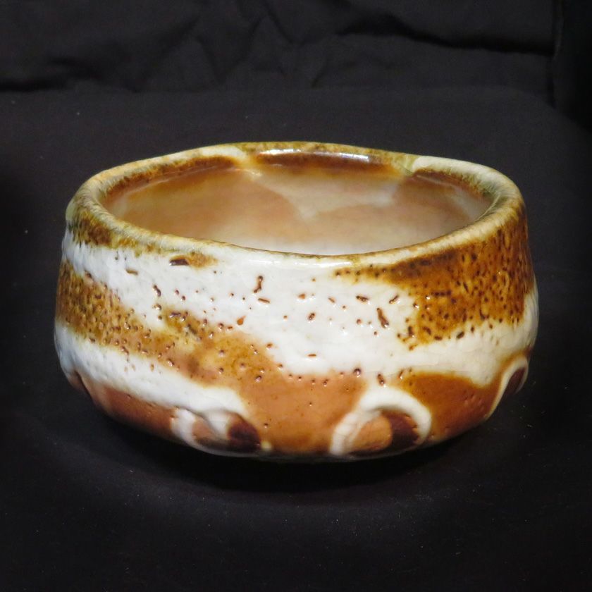 茶道具 抹茶茶碗（まっちゃちゃわん） はふり志野 バタライ 茶碗 信楽焼 灰塚窯 木戸 貞昭 抹茶茶碗は茶の湯文化である表千家・裏千家の茶道具や抹茶を専門に扱う千紀園（せんきえん）が通販で販売しています。茶会また初心者向けのお稽古用にご利用いただける抹茶碗です。贈り物・ギフトにも人気です。