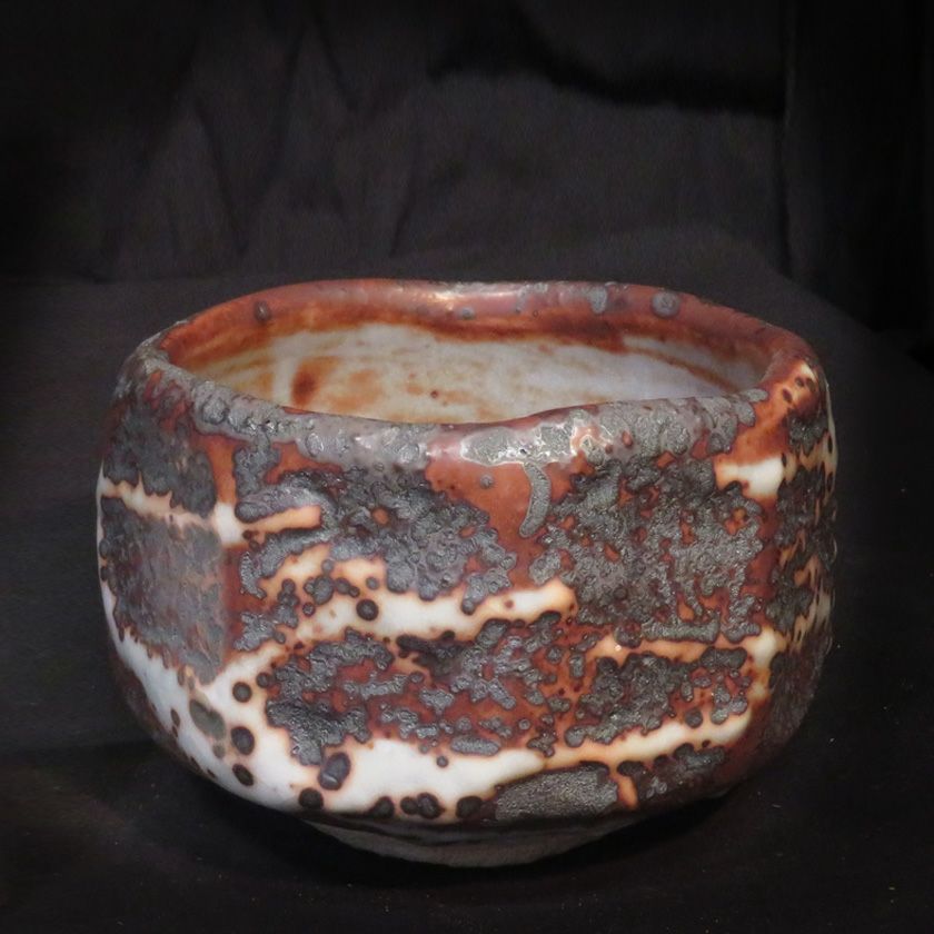 茶道具 抹茶茶碗（まっちゃちゃわん） 赤志野 シノギ 茶碗 信楽焼 灰塚窯 木戸 貞昭 抹茶茶碗は茶の湯文化である表千家・裏千家の茶道具や抹茶を専門に扱う千紀園（せんきえん）が通販で販売しています。茶会また初心者向けのお稽古用にご利用いただける抹茶碗です。贈り物・ギフトにも人気です。