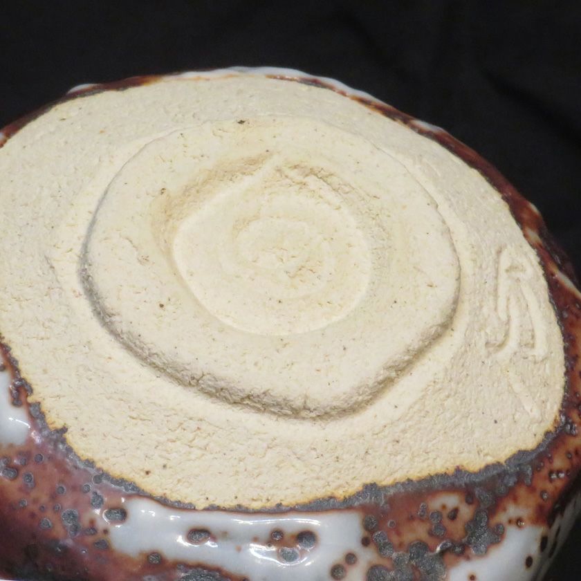 茶道具 抹茶茶碗（まっちゃちゃわん） 赤志野 シノギ 茶碗 信楽焼 灰塚窯 木戸 貞昭 抹茶茶碗は茶の湯文化である表千家・裏千家の茶道具や抹茶を専門に扱う千紀園（せんきえん）が通販で販売しています。茶会また初心者向けのお稽古用にご利用いただける抹茶碗です。贈り物・ギフトにも人気です。