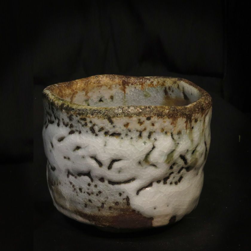 茶道具 抹茶茶碗（まっちゃちゃわん） はふり志野 茶碗 信楽焼 灰塚窯 木戸 貞昭 抹茶茶碗は茶の湯文化である表千家・裏千家の茶道具や抹茶を専門に扱う千紀園（せんきえん）が通販で販売しています。茶会また初心者向けのお稽古用にご利用いただける抹茶碗です。贈り物・ギフトにも人気です。