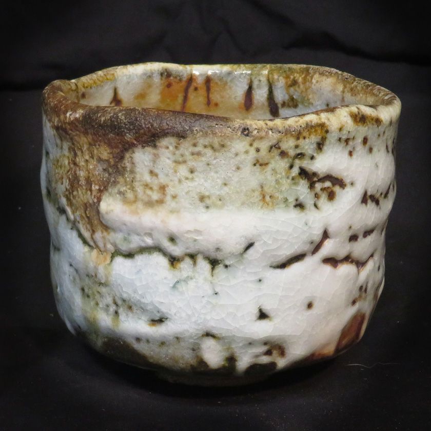 茶道具 抹茶茶碗（まっちゃちゃわん） はふり志野 茶碗 信楽焼 灰塚窯 木戸 貞昭 抹茶茶碗は茶の湯文化である表千家・裏千家の茶道具や抹茶を専門に扱う千紀園（せんきえん）が通販で販売しています。茶会また初心者向けのお稽古用にご利用いただける抹茶碗です。贈り物・ギフトにも人気です。