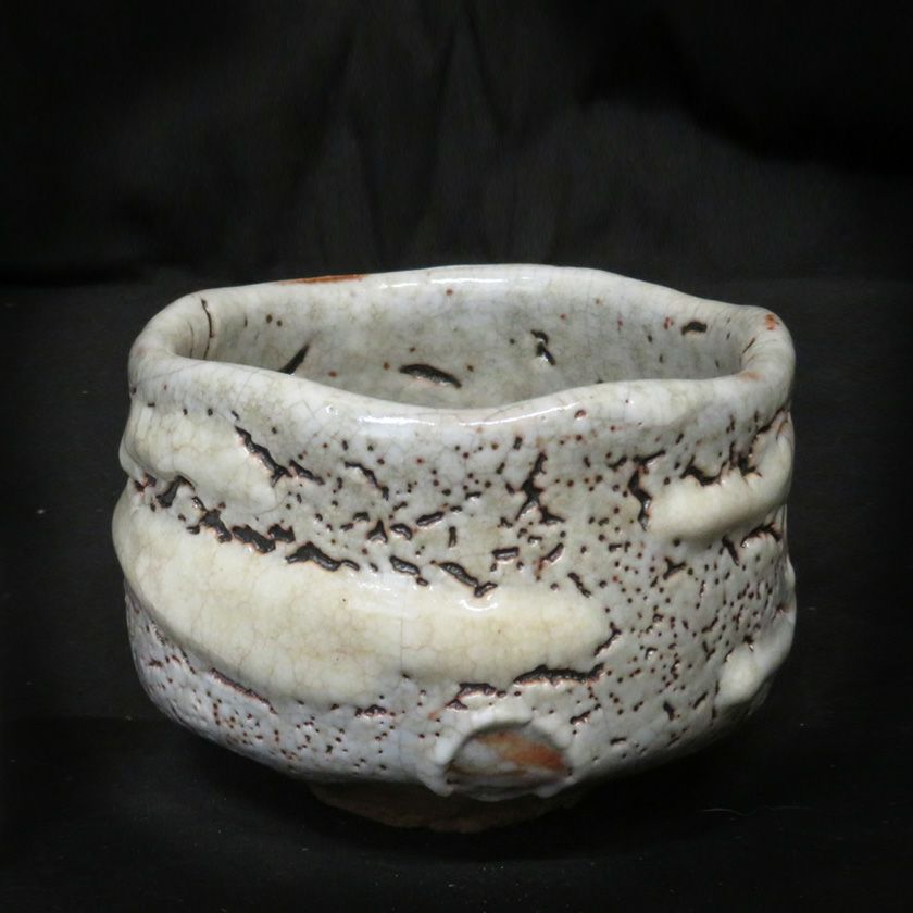 茶道具 抹茶茶碗（まっちゃちゃわん） ネズミ志野 茶碗 信楽焼 灰塚窯 木戸 貞昭 抹茶茶碗は茶の湯文化である表千家・裏千家の茶道具や抹茶を専門に扱う千紀園（せんきえん）が通販で販売しています。茶会また初心者向けのお稽古用にご利用いただける抹茶碗です。贈り物・ギフトにも人気です。