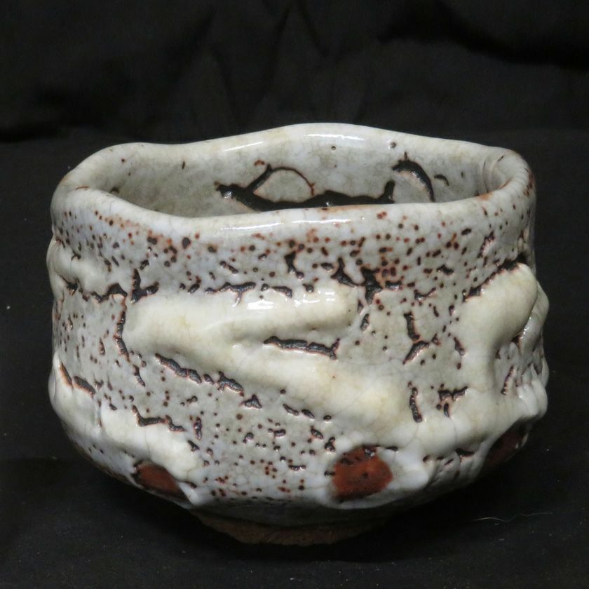 茶道具 抹茶茶碗（まっちゃちゃわん） ネズミ志野 茶碗 信楽焼 灰塚窯 木戸 貞昭 抹茶茶碗は茶の湯文化である表千家・裏千家の茶道具や抹茶を専門に扱う千紀園（せんきえん）が通販で販売しています。茶会また初心者向けのお稽古用にご利用いただける抹茶碗です。贈り物・ギフトにも人気です。