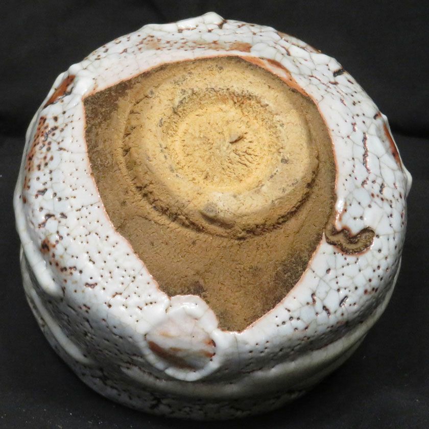 茶道具 抹茶茶碗（まっちゃちゃわん） ネズミ志野 茶碗 信楽焼 灰塚窯 木戸 貞昭 抹茶茶碗は茶の湯文化である表千家・裏千家の茶道具や抹茶を専門に扱う千紀園（せんきえん）が通販で販売しています。茶会また初心者向けのお稽古用にご利用いただける抹茶碗です。贈り物・ギフトにも人気です。