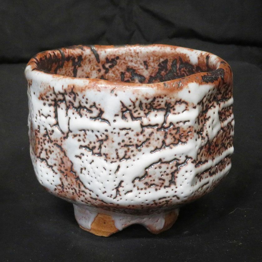 茶道具 抹茶茶碗（まっちゃちゃわん） 赤志野 シノギ 八角 茶碗 信楽焼 灰塚窯 木戸 貞昭 抹茶茶碗は茶の湯文化である表千家・裏千家の茶道具や抹茶を専門に扱う千紀園（せんきえん）が通販で販売しています。茶会また初心者向けのお稽古用にご利用いただける抹茶碗です。贈り物・ギフトにも人気です。