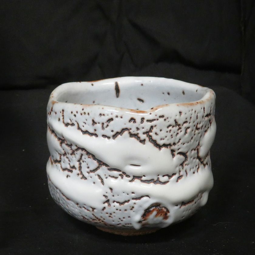 茶道具 抹茶茶碗（まっちゃちゃわん） ネズミ志野 茶碗 信楽焼 灰塚窯 木戸 貞昭 抹茶茶碗は茶の湯文化である表千家・裏千家の茶道具や抹茶を専門に扱う千紀園（せんきえん）が通販で販売しています。茶会また初心者向けのお稽古用にご利用いただける抹茶碗です。贈り物・ギフトにも人気です。