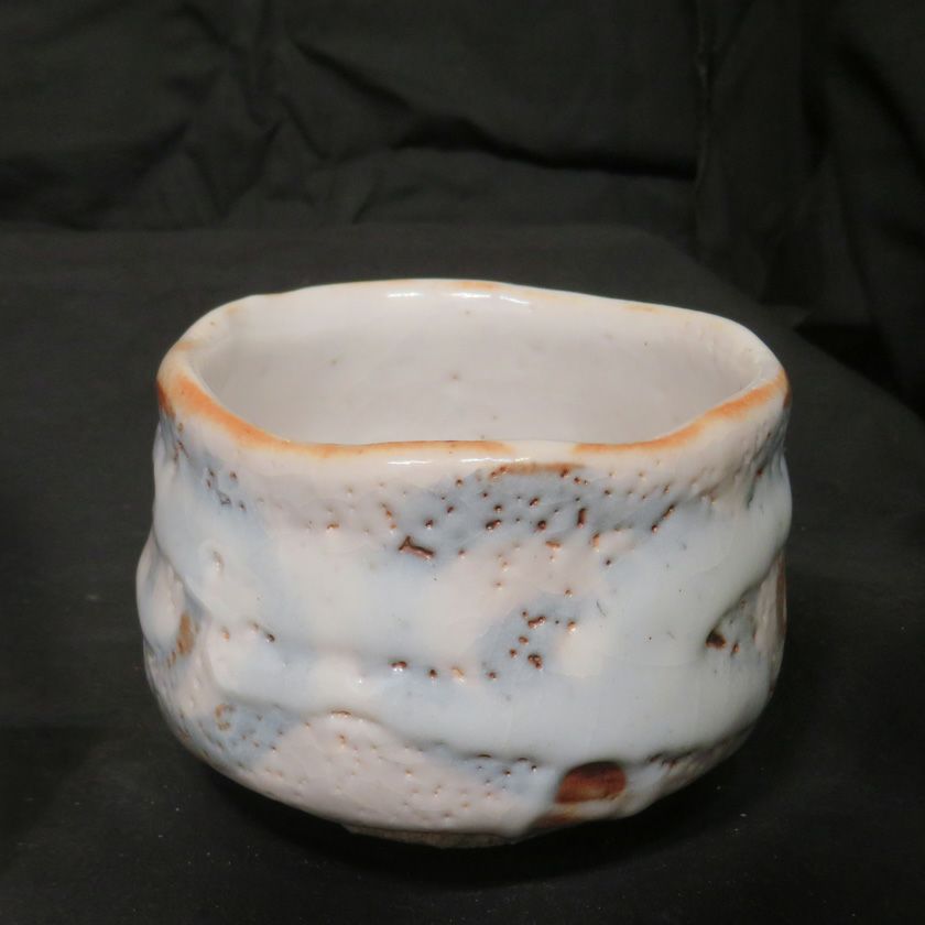 茶道具 抹茶茶碗（まっちゃちゃわん） 絵志野 茶碗 信楽焼 灰塚窯 木戸 貞昭 抹茶茶碗は茶の湯文化である表千家・裏千家の茶道具や抹茶を専門に扱う千紀園（せんきえん）が通販で販売しています。茶会また初心者向けのお稽古用にご利用いただける抹茶碗です。贈り物・ギフトにも人気です。