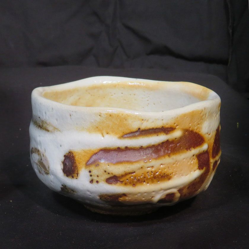 茶道具 抹茶茶碗（まっちゃちゃわん） はふり志野 馬足洗 茶碗 信楽焼 灰塚窯 木戸 貞昭 抹茶茶碗は茶の湯文化である表千家・裏千家の茶道具や抹茶を専門に扱う千紀園（せんきえん）が通販で販売しています。茶会また初心者向けのお稽古用にご利用いただける抹茶碗です。贈り物・ギフトにも人気です。