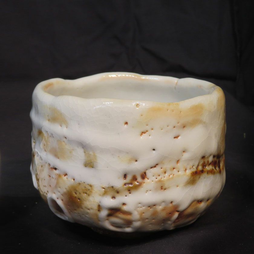 茶道具 抹茶茶碗（まっちゃちゃわん） はふり志野 茶碗 信楽焼 灰塚窯 木戸 貞昭 抹茶茶碗は茶の湯文化である表千家・裏千家の茶道具や抹茶を専門に扱う千紀園（せんきえん）が通販で販売しています。茶会また初心者向けのお稽古用にご利用いただける抹茶碗です。贈り物・ギフトにも人気です。