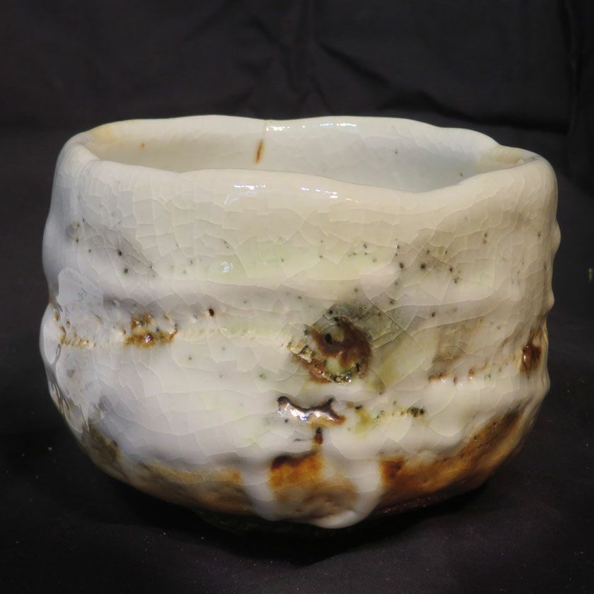 茶道具 抹茶茶碗（まっちゃちゃわん） はふり志野 茶碗 信楽焼 灰塚窯 木戸 貞昭 抹茶茶碗は茶の湯文化である表千家・裏千家の茶道具や抹茶を専門に扱う千紀園（せんきえん）が通販で販売しています。茶会また初心者向けのお稽古用にご利用いただける抹茶碗です。贈り物・ギフトにも人気です。