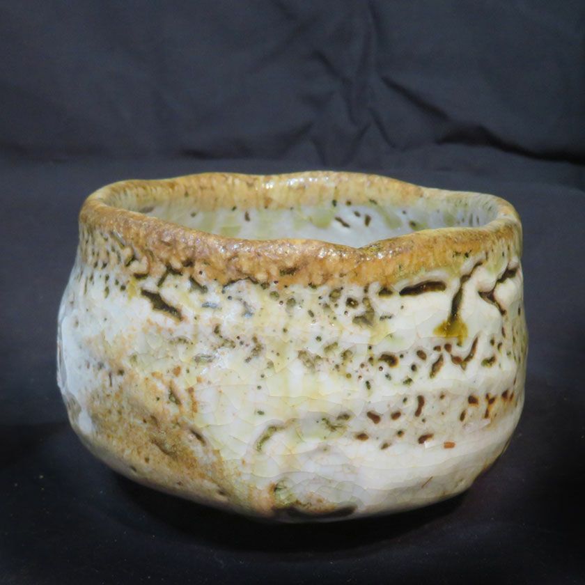 茶道具 抹茶茶碗（まっちゃちゃわん） はふり志野 茶碗 信楽焼 灰塚窯 木戸 貞昭 抹茶茶碗は茶の湯文化である表千家・裏千家の茶道具や抹茶を専門に扱う千紀園（せんきえん）が通販で販売しています。茶会また初心者向けのお稽古用にご利用いただける抹茶碗です。贈り物・ギフトにも人気です。