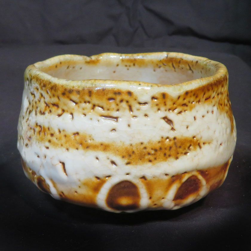 茶道具 抹茶茶碗（まっちゃちゃわん） はふり志野 茶碗 信楽焼 灰塚窯 木戸 貞昭 抹茶茶碗は茶の湯文化である表千家・裏千家の茶道具や抹茶を専門に扱う千紀園（せんきえん）が通販で販売しています。茶会また初心者向けのお稽古用にご利用いただける抹茶碗です。贈り物・ギフトにも人気です。