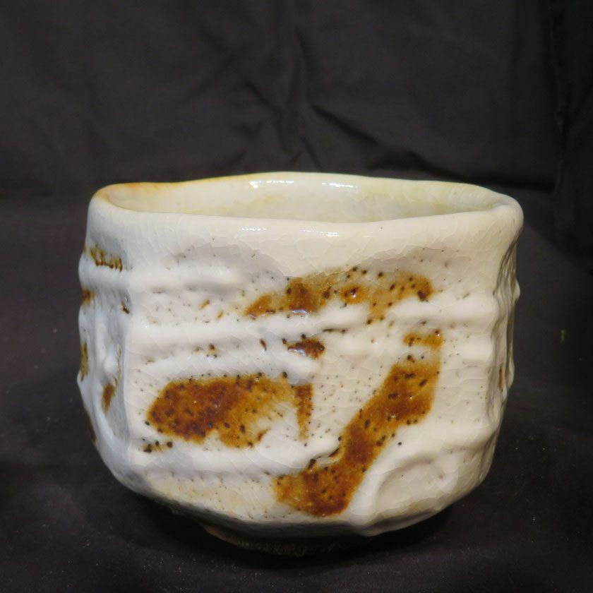 茶道具 抹茶茶碗（まっちゃちゃわん） はふり志野 茶碗 信楽焼 灰塚窯 木戸 貞昭 抹茶茶碗は茶の湯文化である表千家・裏千家の茶道具や抹茶を専門に扱う千紀園（せんきえん）が通販で販売しています。茶会また初心者向けのお稽古用にご利用いただける抹茶碗です。贈り物・ギフトにも人気です。