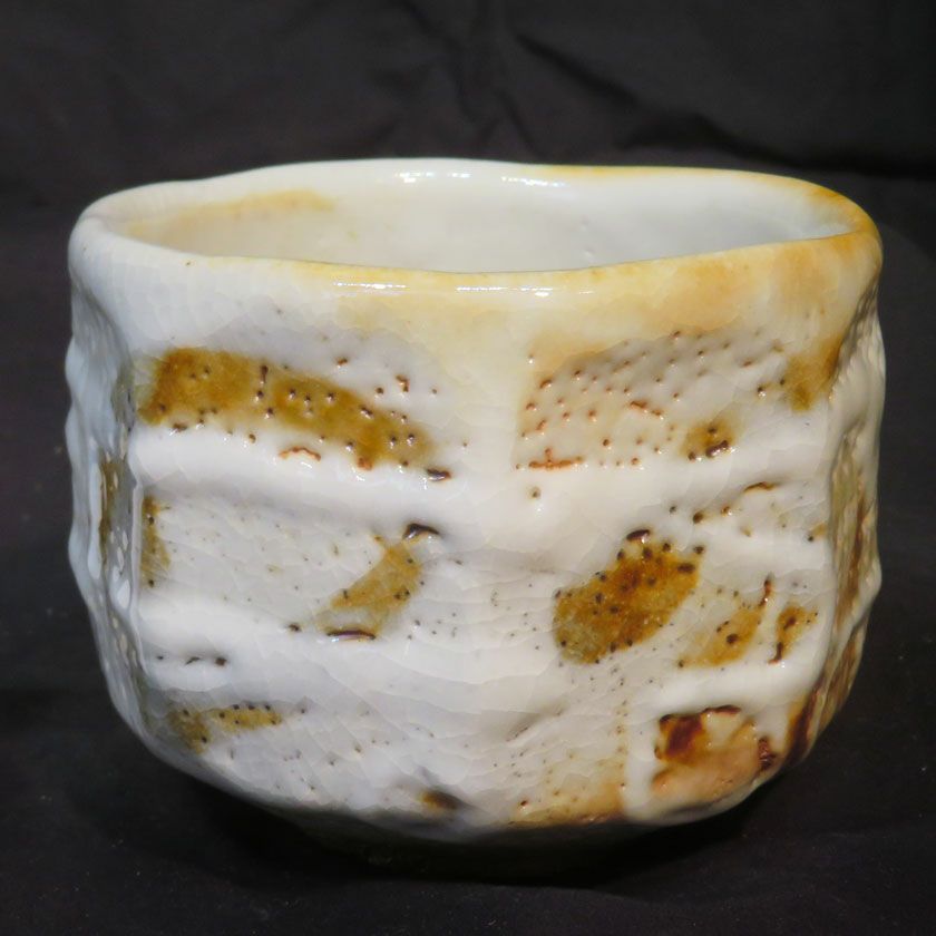 茶道具 抹茶茶碗（まっちゃちゃわん） はふり志野 茶碗 信楽焼 灰塚窯 木戸 貞昭 抹茶茶碗は茶の湯文化である表千家・裏千家の茶道具や抹茶を専門に扱う千紀園（せんきえん）が通販で販売しています。茶会また初心者向けのお稽古用にご利用いただける抹茶碗です。贈り物・ギフトにも人気です。