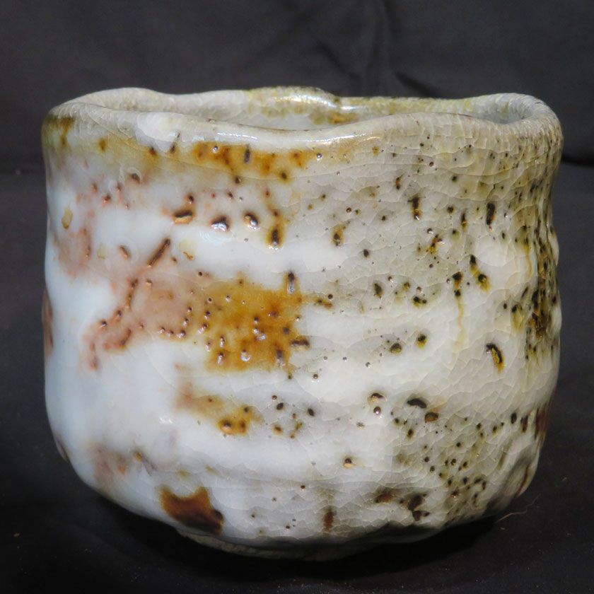 茶道具 抹茶茶碗（まっちゃちゃわん） はふり志野 茶碗 信楽焼 灰塚窯 木戸 貞昭 抹茶茶碗は茶の湯文化である表千家・裏千家の茶道具や抹茶を専門に扱う千紀園（せんきえん）が通販で販売しています。茶会また初心者向けのお稽古用にご利用いただける抹茶碗です。贈り物・ギフトにも人気です。