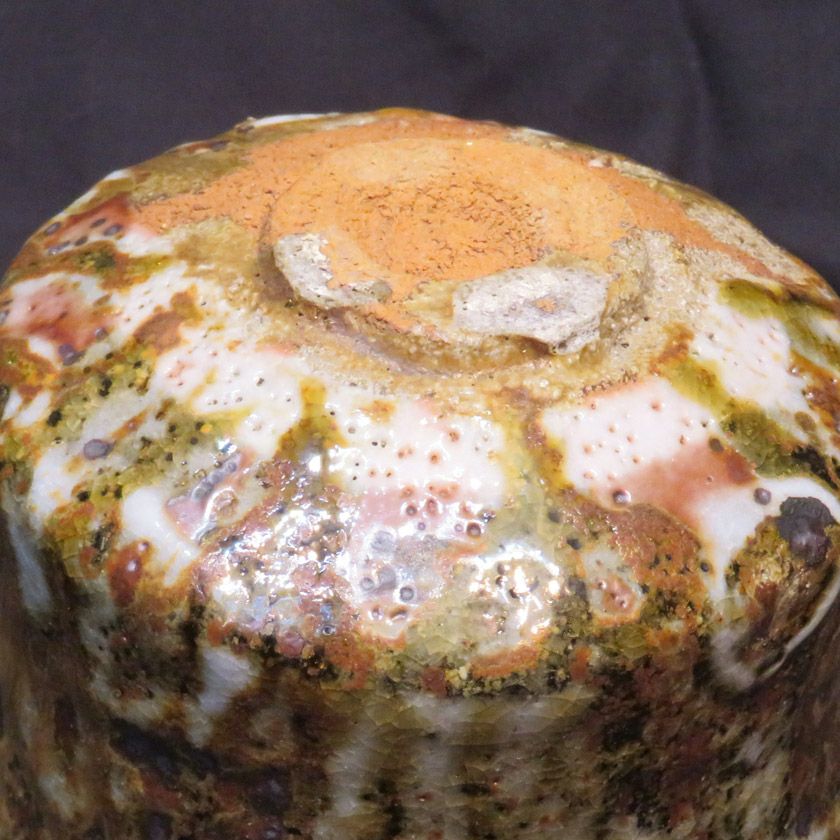 茶道具 筒茶碗（つつちゃわん） 土灰志野 筒茶碗 信楽焼 灰塚窯 木戸 貞昭 抹茶茶碗は茶の湯文化である表千家・裏千家の茶道具や抹茶を専門に扱う千紀園（せんきえん）が通販で販売しています。茶会また初心者向けのお稽古用にご利用いただける抹茶碗です。贈り物・ギフトにも人気です。