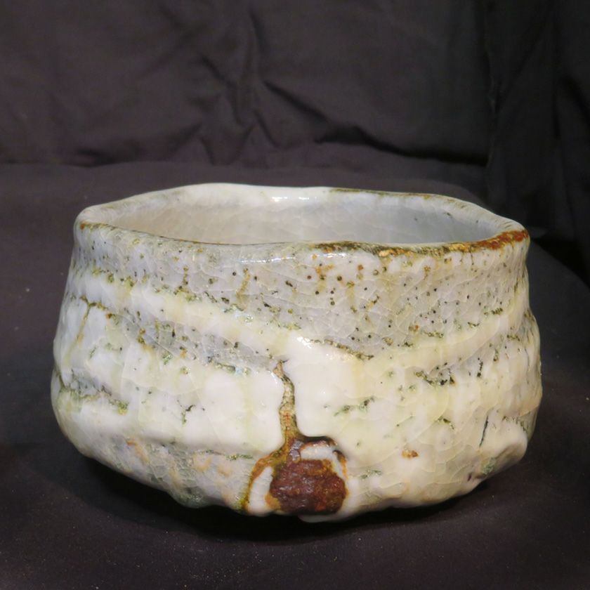 茶道具 抹茶茶碗（まっちゃちゃわん） 土灰志野 茶碗 信楽焼 灰塚窯 木戸 貞昭 抹茶茶碗は茶の湯文化である表千家・裏千家の茶道具や抹茶を専門に扱う千紀園（せんきえん）が通販で販売しています。茶会また初心者向けのお稽古用にご利用いただける抹茶碗です。贈り物・ギフトにも人気です。