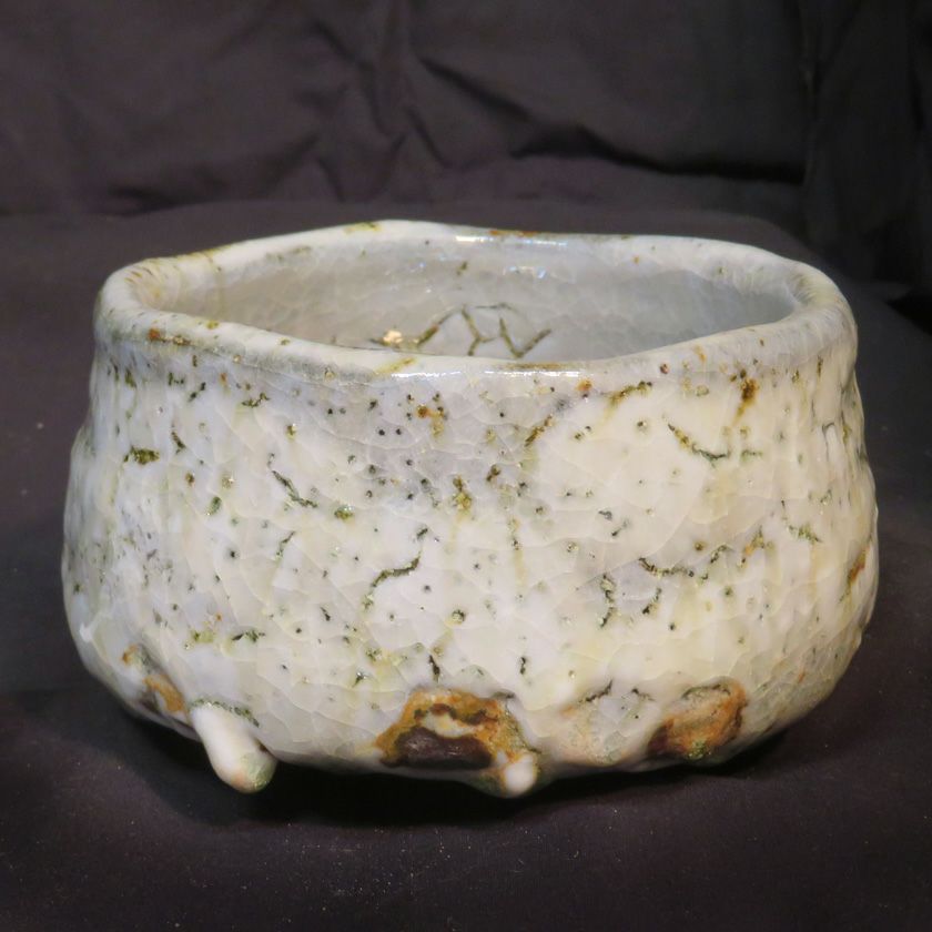 茶道具 抹茶茶碗（まっちゃちゃわん） 土灰志野 茶碗 信楽焼 灰塚窯 木戸 貞昭 抹茶茶碗は茶の湯文化である表千家・裏千家の茶道具や抹茶を専門に扱う千紀園（せんきえん）が通販で販売しています。茶会また初心者向けのお稽古用にご利用いただける抹茶碗です。贈り物・ギフトにも人気です。