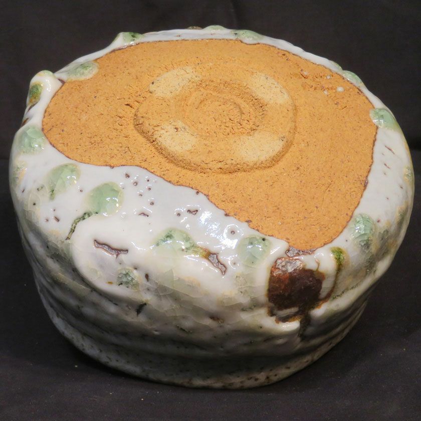 茶道具 抹茶茶碗（まっちゃちゃわん） 土灰志野 茶碗 信楽焼 灰塚窯 木戸 貞昭 抹茶茶碗は茶の湯文化である表千家・裏千家の茶道具や抹茶を専門に扱う千紀園（せんきえん）が通販で販売しています。茶会また初心者向けのお稽古用にご利用いただける抹茶碗です。贈り物・ギフトにも人気です。