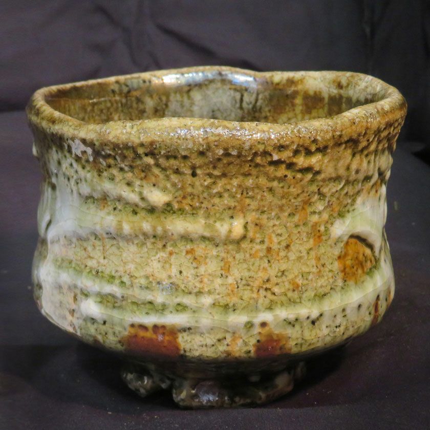 茶道具 抹茶茶碗（まっちゃちゃわん） 土灰志野 鼠焼しめ 茶碗 信楽焼 灰塚窯 木戸 貞昭 抹茶茶碗は茶の湯文化である表千家・裏千家の茶道具や抹茶を専門に扱う千紀園（せんきえん）が通販で販売しています。茶会また初心者向けのお稽古用にご利用いただける抹茶碗です。贈り物・ギフトにも人気です。