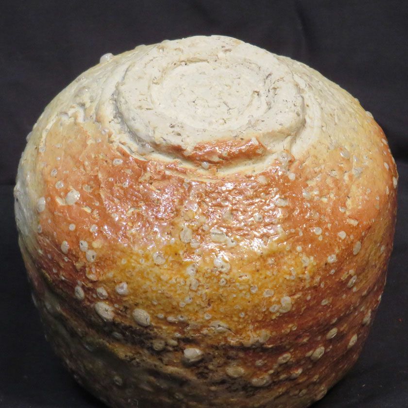 茶道具 抹茶茶碗（まっちゃちゃわん） 古信楽 焼しめ 茶碗 信楽焼 灰塚窯 木戸 貞昭 抹茶茶碗は茶の湯文化である表千家・裏千家の茶道具や抹茶を専門に扱う千紀園（せんきえん）が通販で販売しています。茶会また初心者向けのお稽古用にご利用いただける抹茶碗です。贈り物・ギフトにも人気です。