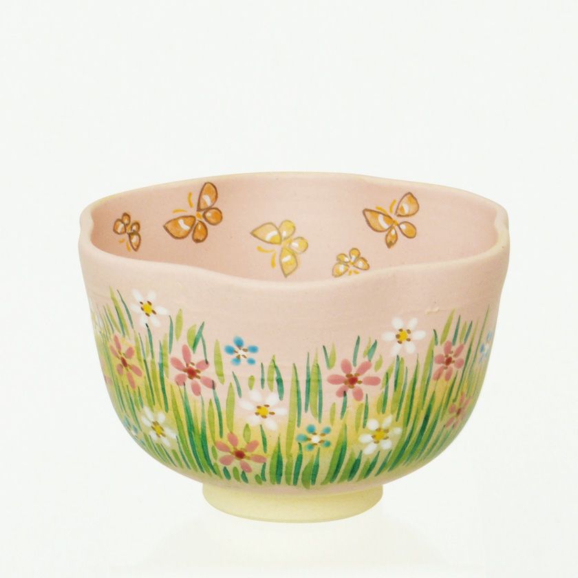 茶道具 抹茶茶碗（まっちゃちゃわん） 茶碗 桜地 春草に蝶 東山 深山 抹茶茶碗は茶の湯文化である表千家・裏千家の茶道具や抹茶を専門に扱う千紀園（せんきえん）が通販で販売しています。茶会また初心者向けのお稽古用にご利用いただける抹茶碗です。贈り物・ギフトにも人気です。